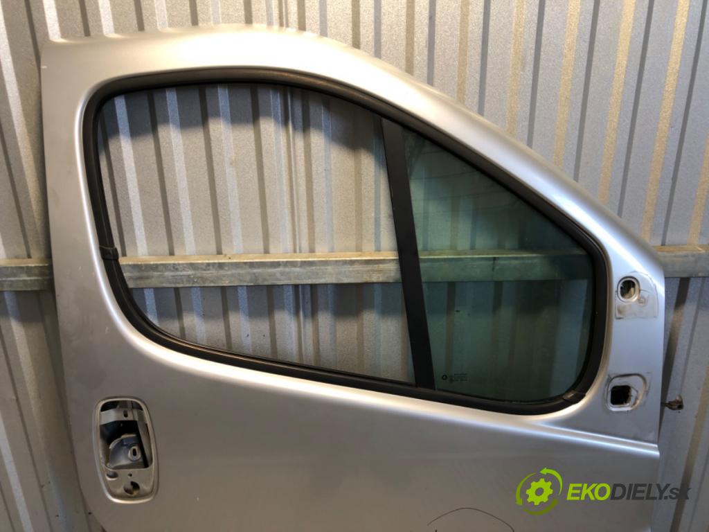 RENAULT TRAFIC II Autobus 2005 99 kW 2.5 dCi 135 (JL0D) 2463 dveře pravý přední část