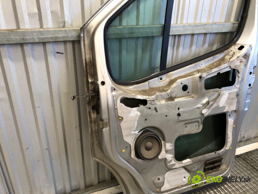 RENAULT TRAFIC II Autobus 2005 99 kW 2.5 dCi 135 (JL0D) 2463 dveře pravý přední část
