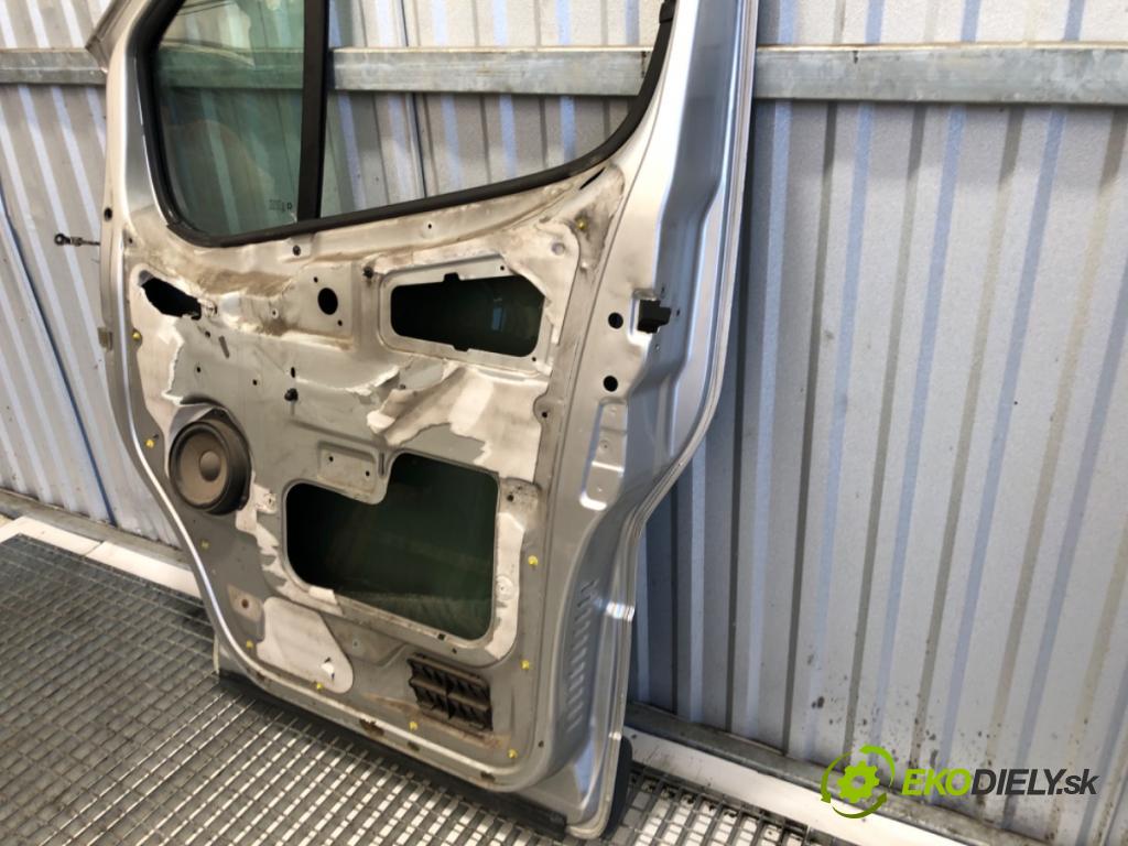 RENAULT TRAFIC II Autobus 2005 99 kW 2.5 dCi 135 (JL0D) 2463 dveře pravý přední část