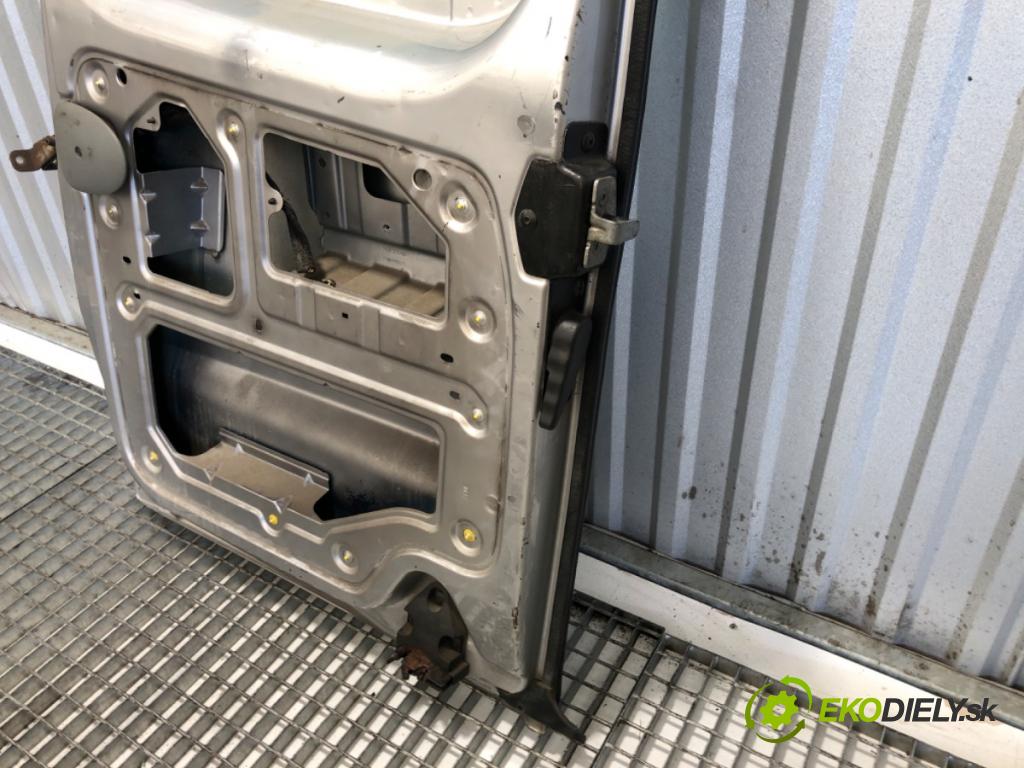 RENAULT TRAFIC II Autobus 2005 99 kW 2.5 dCi 135 (JL0D) 2463 Dvere pravy zad