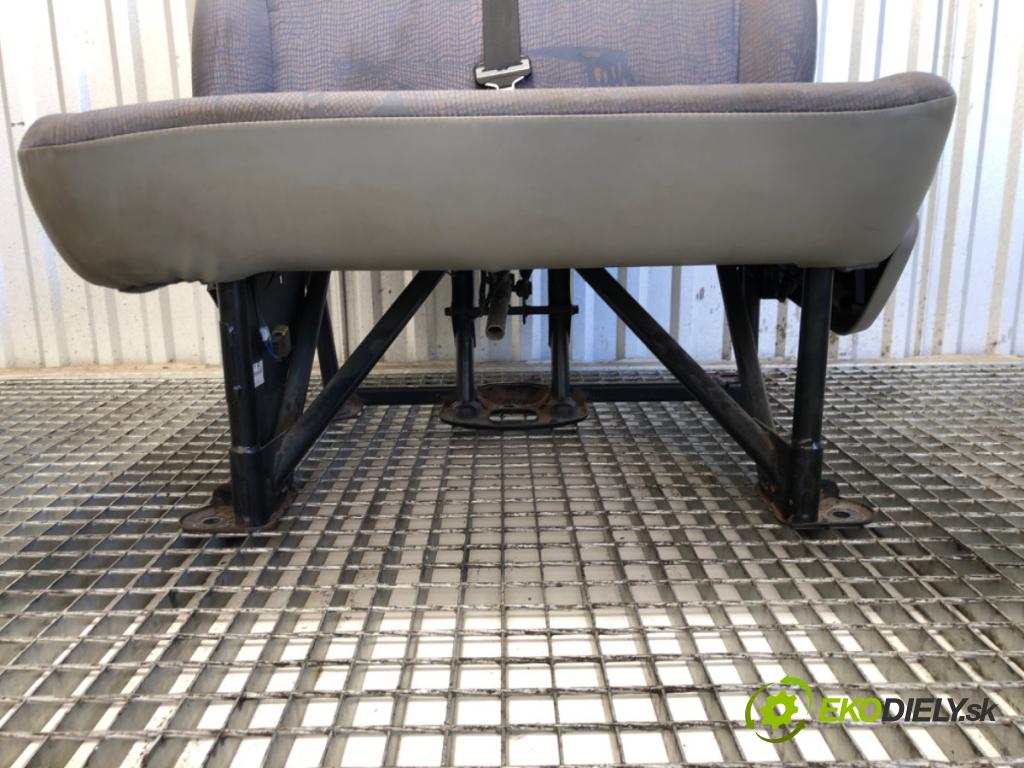 RENAULT TRAFIC II Autobus 2005 99 kW 2.5 dCi 135 (JL0D) 2463 sedadlo pravý přední část