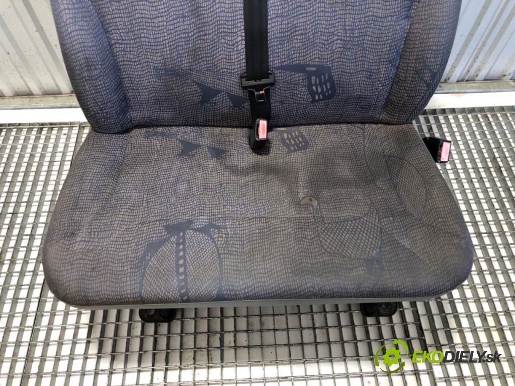 RENAULT TRAFIC II Autobus 2005 99 kW 2.5 dCi 135 (JL0D) 2463 sedadlo pravý přední část