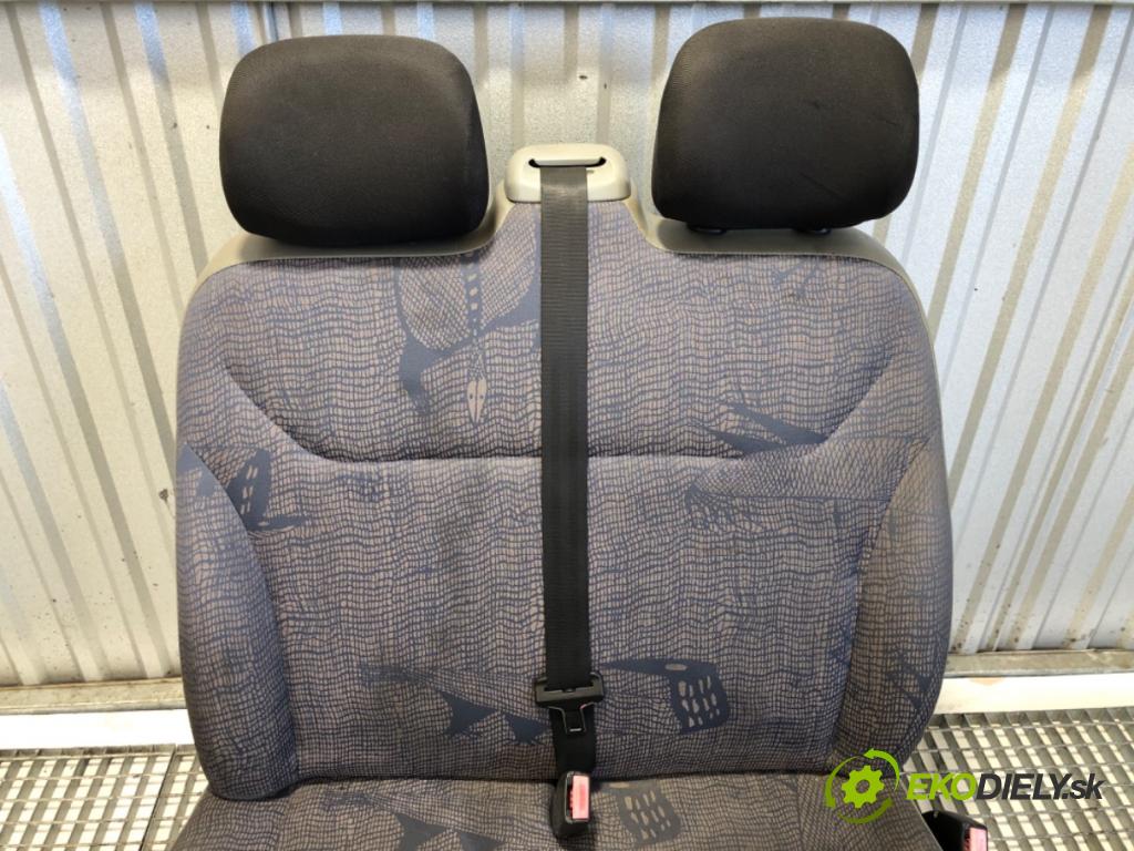 RENAULT TRAFIC II Autobus 2005 99 kW 2.5 dCi 135 (JL0D) 2463 sedadlo pravý přední část