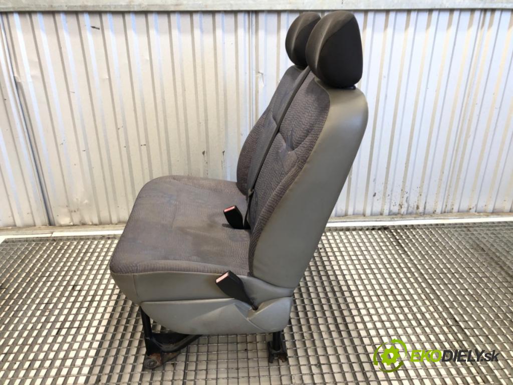 RENAULT TRAFIC II Autobus 2005 99 kW 2.5 dCi 135 (JL0D) 2463 sedadlo pravý přední část
