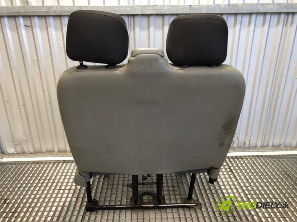 RENAULT TRAFIC II Autobus 2005 99 kW 2.5 dCi 135 (JL0D) 2463 sedadlo pravý přední část