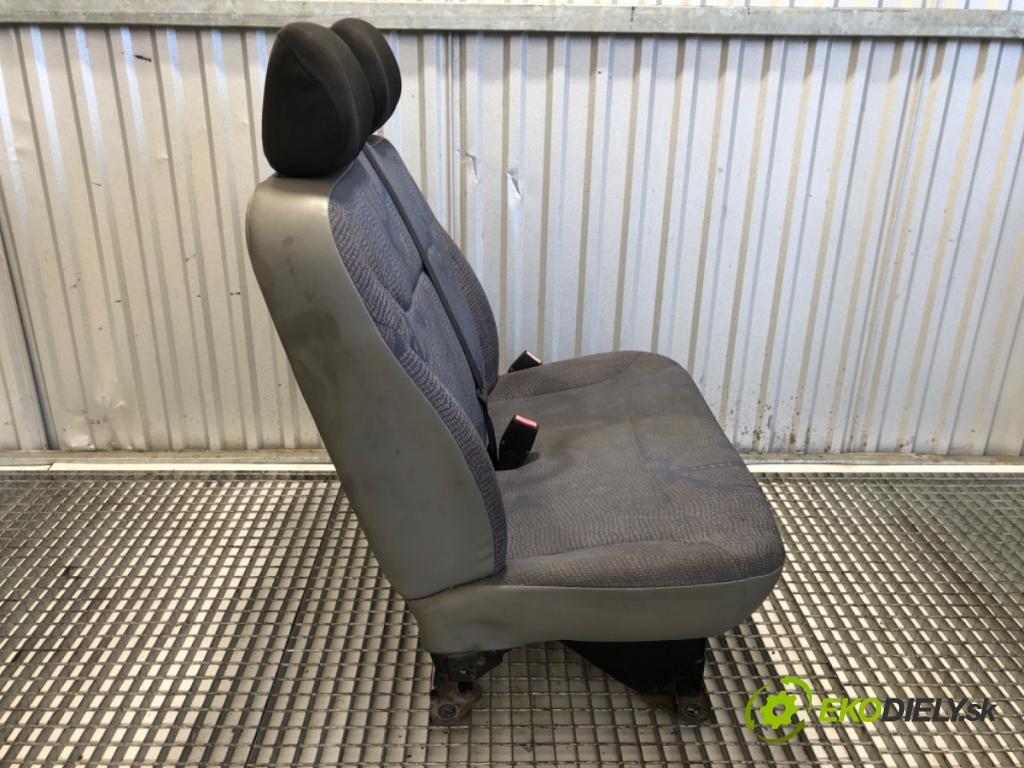 RENAULT TRAFIC II Autobus 2005 99 kW 2.5 dCi 135 (JL0D) 2463 sedadlo pravý přední část