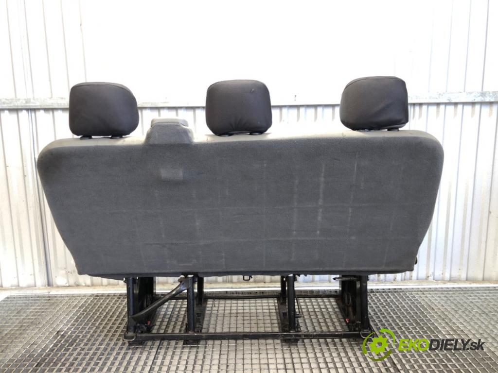 RENAULT TRAFIC II Autobus 2005 99 kW 2.5 dCi 135 (JL0D) 2463 sedadlo třetí VLÁDA: