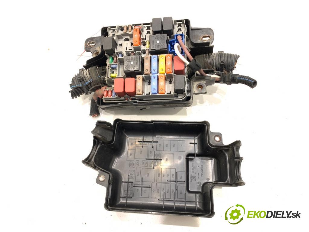 FIAT PUNTO EVO liftback 2010 55 kW 1.3 D Multijet (199AXC1A, 199BXC1A, 199AXT1A, 199BXT1A) 1248 Skrinka poistková 735471684 (Poistková skrinka)