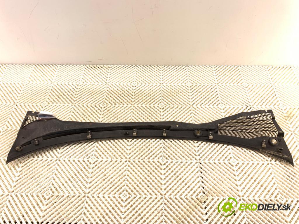 FIAT PUNTO EVO liftback 2010 55 kW 1.3 D Multijet (199AXC1A, 199BXC1A, 199AXT1A, 199BXT1A) 1248 torpédo plast pod čelní okno 51748698 (Plast pod čelním sklem)
