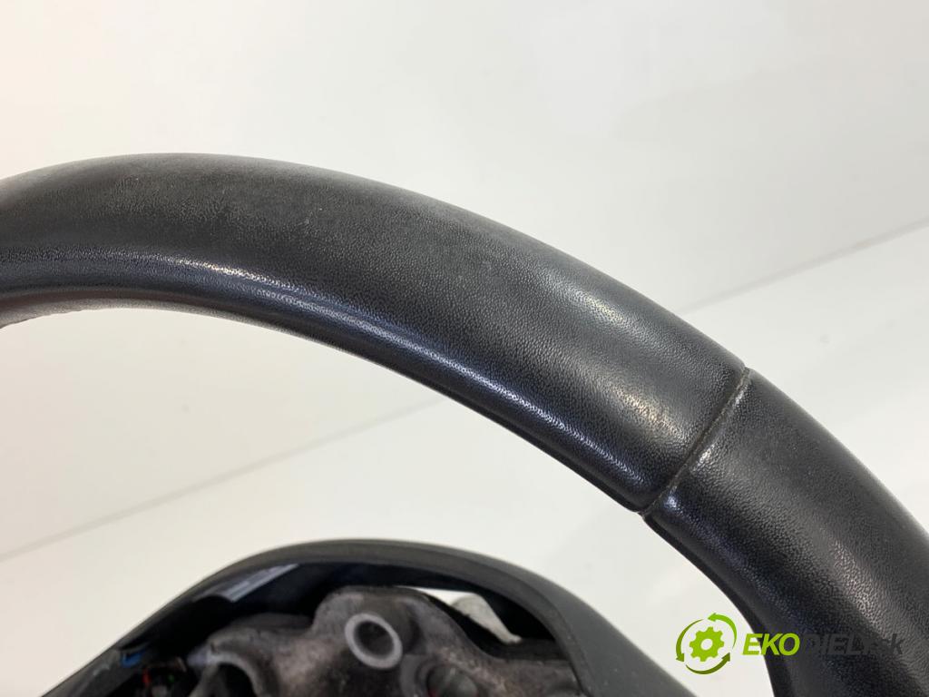 RENAULT CLIO IV liftback 2018 54 kW 1.2 16V 1149 Volant 484005241R (Volant)