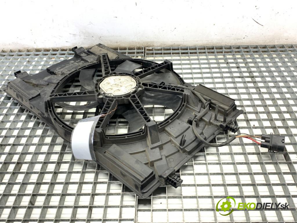 VW GOLF VII Kombi 2015 81 kW 1.6 TDI 1598 ventilátor chladiče 5Q0121205S (Ventilátor)
