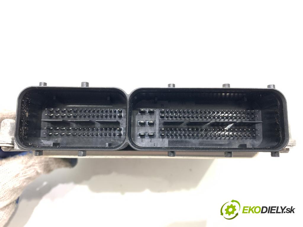 VW GOLF VII Kombi 2015 81 kW 1.6 TDI 1598 riadiaca jednotka Motor 04L907445B (Riadiaca jednotka)