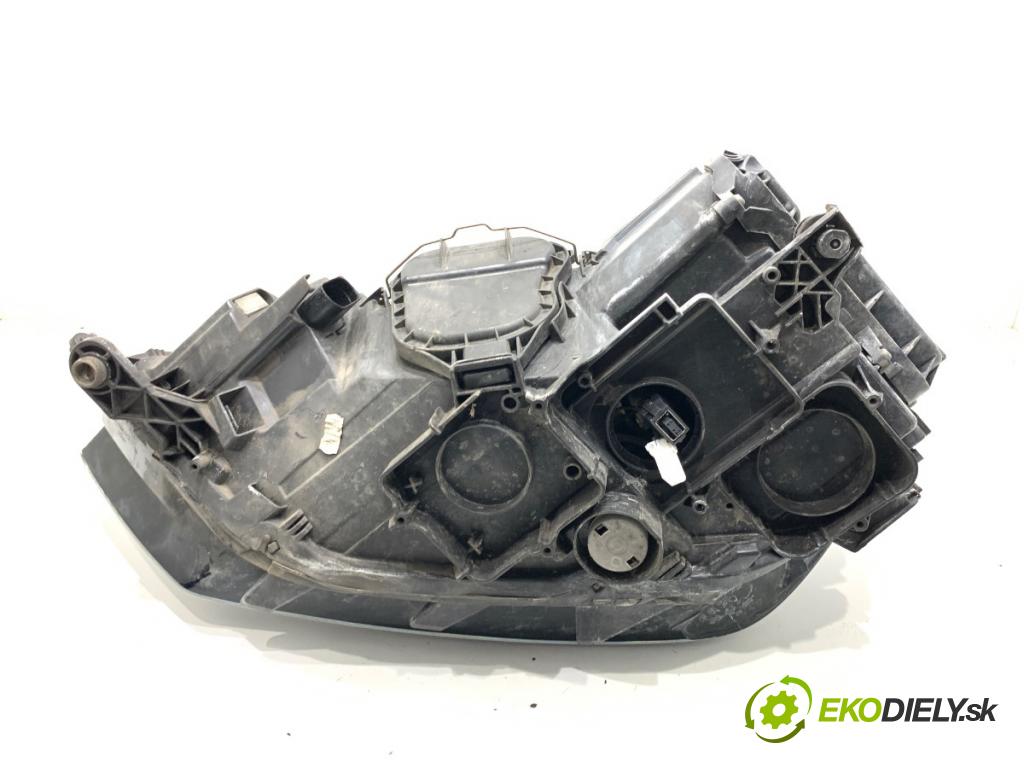 VW GOLF VII Kombi 2015 81 kW 1.6 TDI 1598 světlomet pravý přední část 517941032B