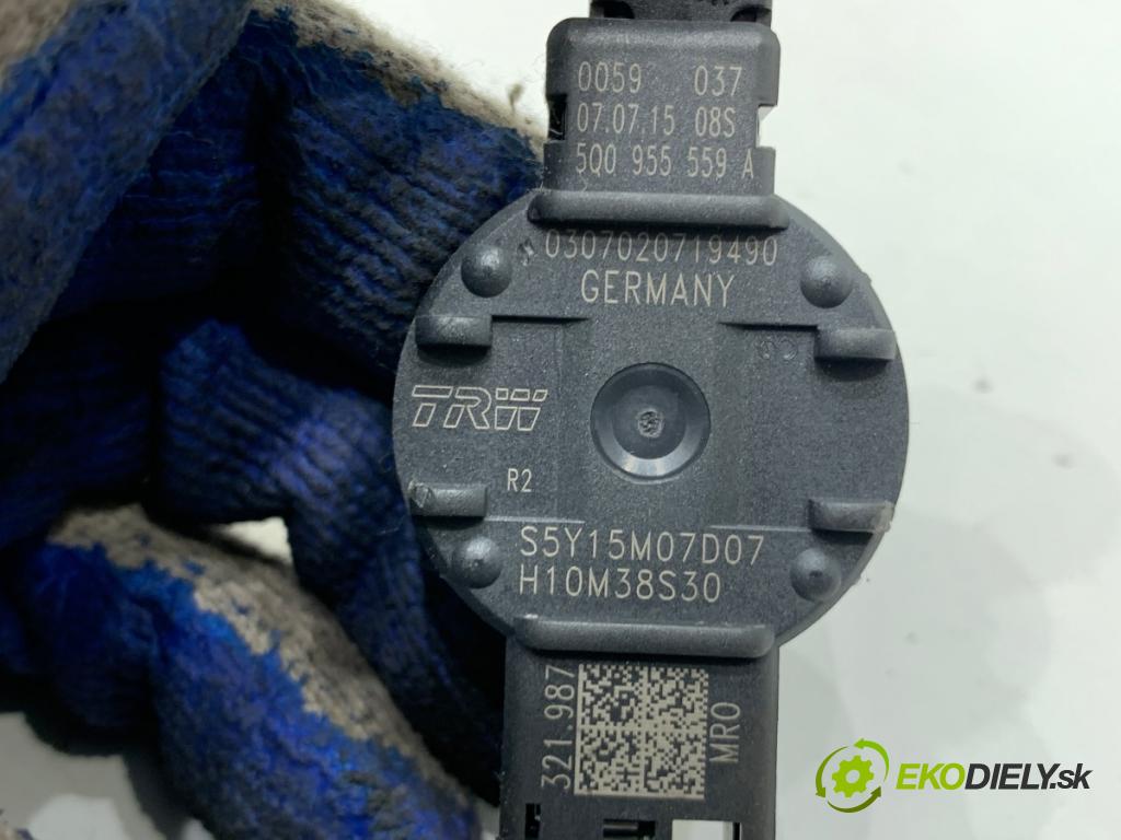 VW GOLF VII Kombi 2015 81 kW 1.6 TDI 1598 snímač deště 5Q0955559A (Snímač deště)