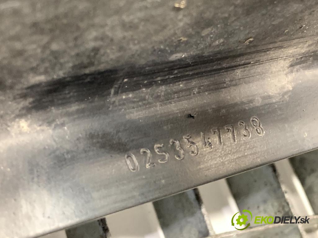 VW GOLF VII Kombi 2015 81 kW 1.6 TDI 1598 Výstuha nárazníka predný 5G0807111 (Výstuha predná)