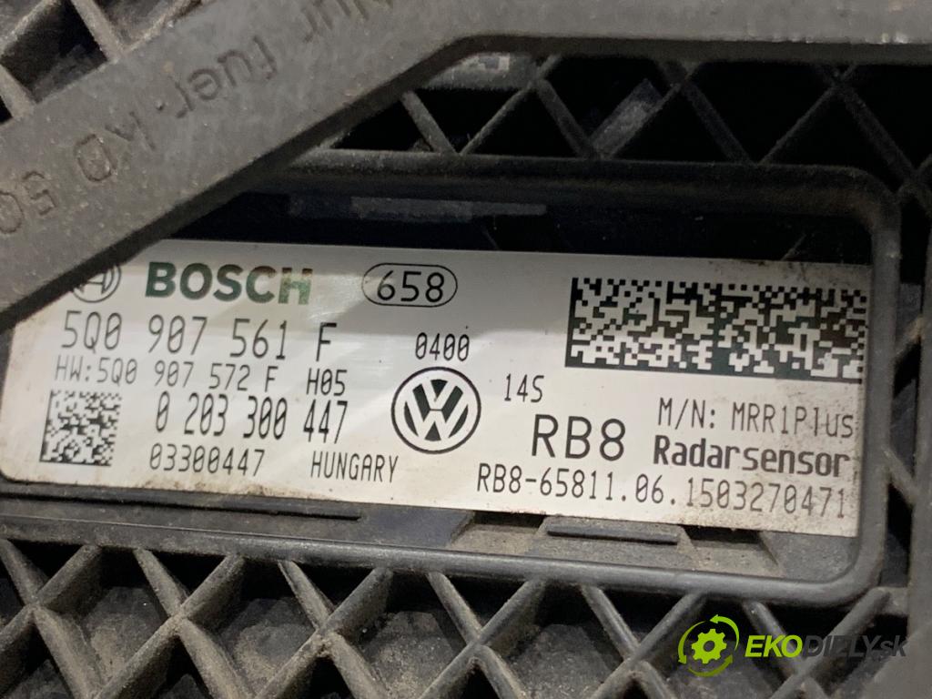 VW GOLF VII Kombi 2015 81 kW 1.6 TDI 1598 Modul RADAR: predný 5Q0907561F