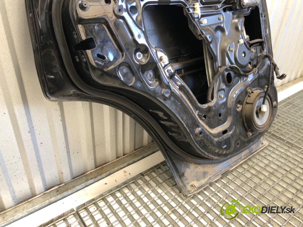 NISSAN X-TRAIL T30 SUV 2006 100 kW 2.2 dCi 4x4 2184 dveře levý zadní část