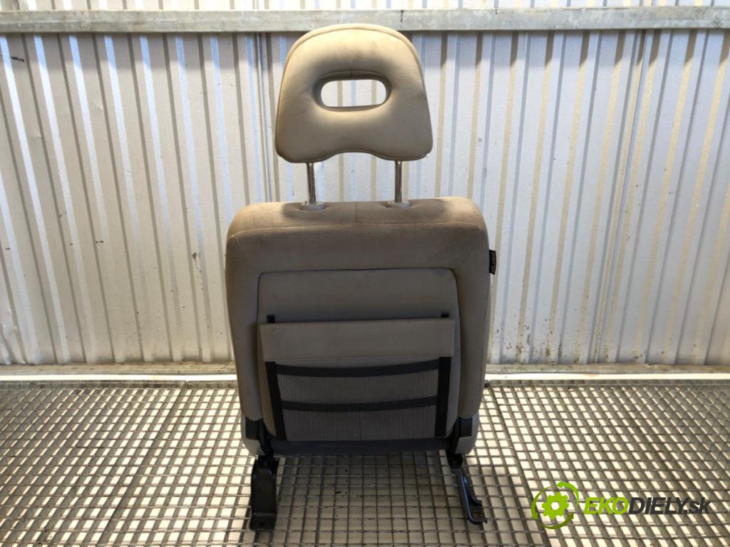 NISSAN X-TRAIL T30 SUV 2006 100 kW 2.2 dCi 4x4 2184 sedadlo pravý přední část