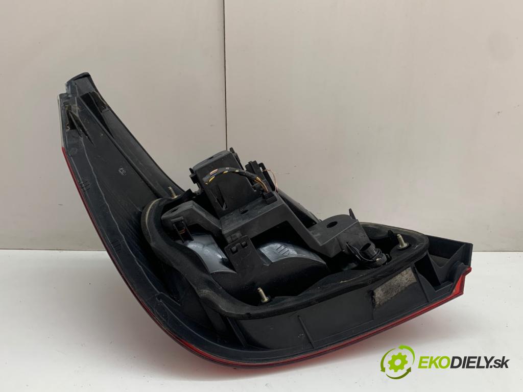 BMW E60 sedan 2004 160 kW 530 d 2993 Svetlo pravy zad 6910768