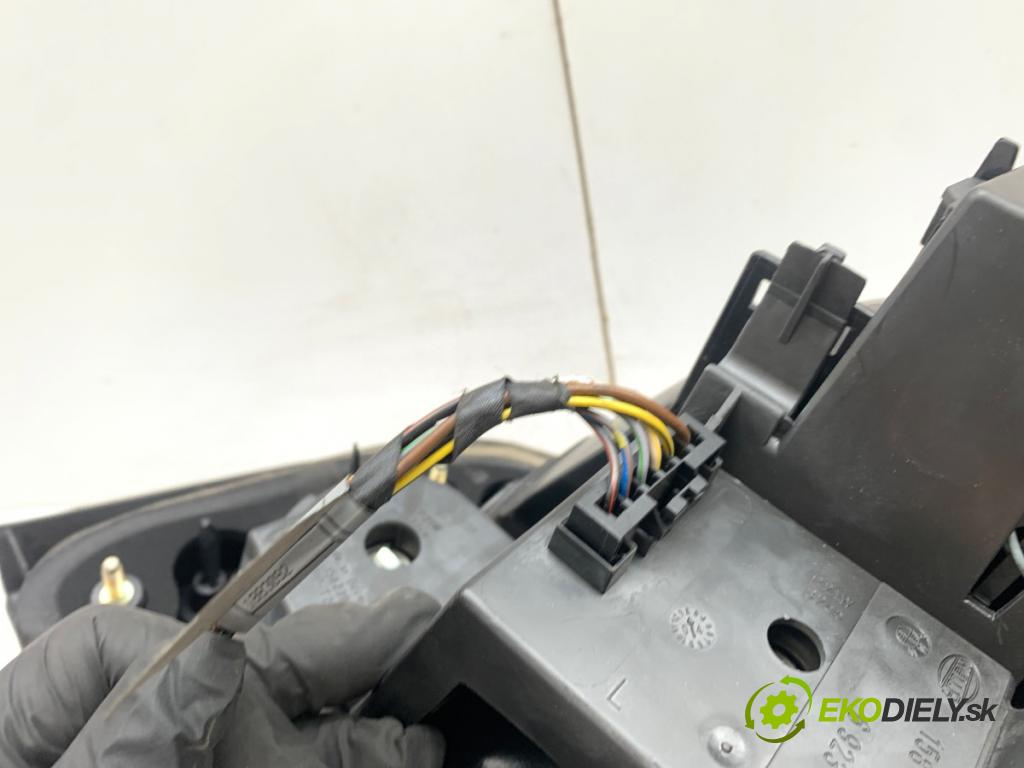 BMW E60 sedan 2004 160 kW 530 d 2993 Svetlo ľavy zad 6910767