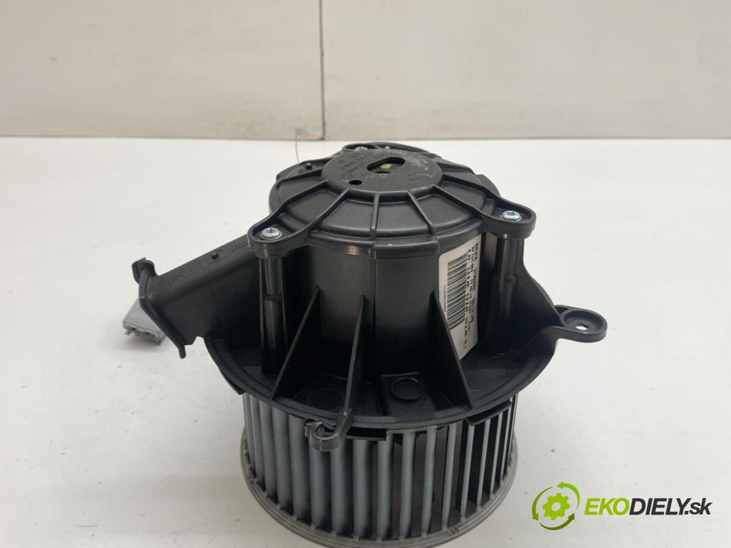 OPEL ASTRA J liftback 2010 81 kW 1.7 CDTI (68) 1686 ventilátor kúrenia U7253002