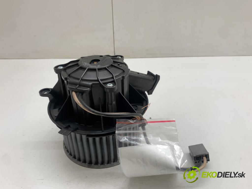 OPEL ASTRA J liftback 2010 81 kW 1.7 CDTI (68) 1686 ventilátor kúrenia U7253002