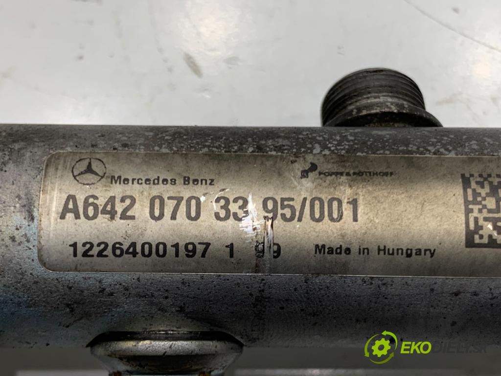 MERCEDES-BENZ W218 Kombi 2013 195 kW CLS 350 CDI / d 4-matic (218.993) 2987 lišta vstřikovací A6420703395 (Vstřikovací lišta)