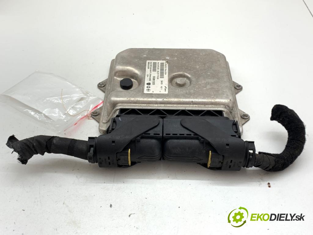 FIAT GRANDE PUNTO liftback 2015 55 kW 1.3 D Multijet 1248 řídící jednotka motora 55261325 (Řídicí jednotka)