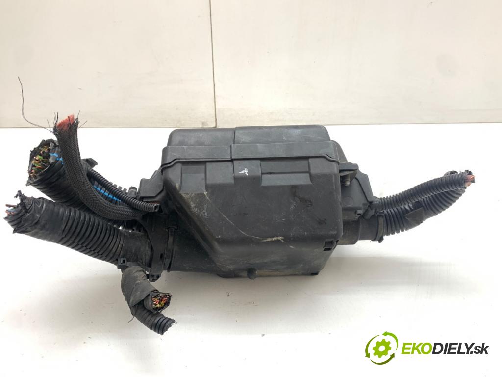 FIAT GRANDE PUNTO liftback 2015 55 kW 1.3 D Multijet 1248 skříňka poistková  (Pojistková skříňka)