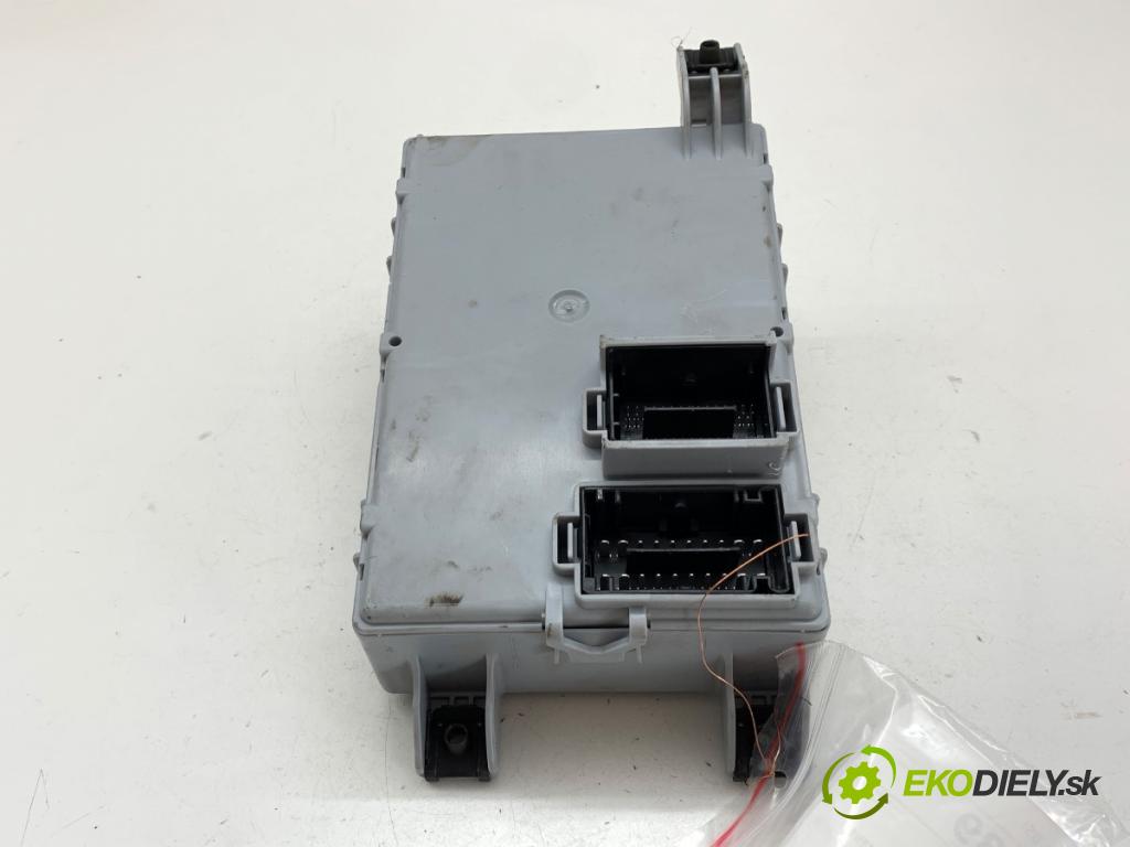FIAT GRANDE PUNTO liftback 2015 55 kW 1.3 D Multijet 1248 modul BSI 00520578670 (Pojistková skříňka)