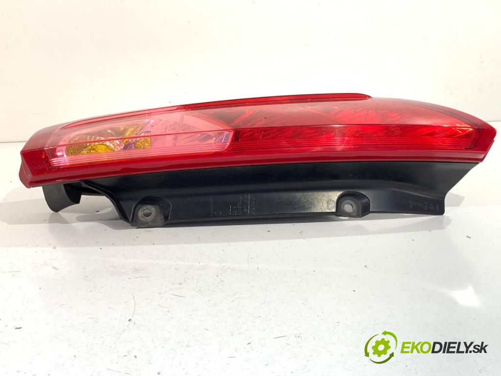 FIAT GRANDE PUNTO liftback 2015 55 kW 1.3 D Multijet 1248 Svetlo pravy zad 517015900