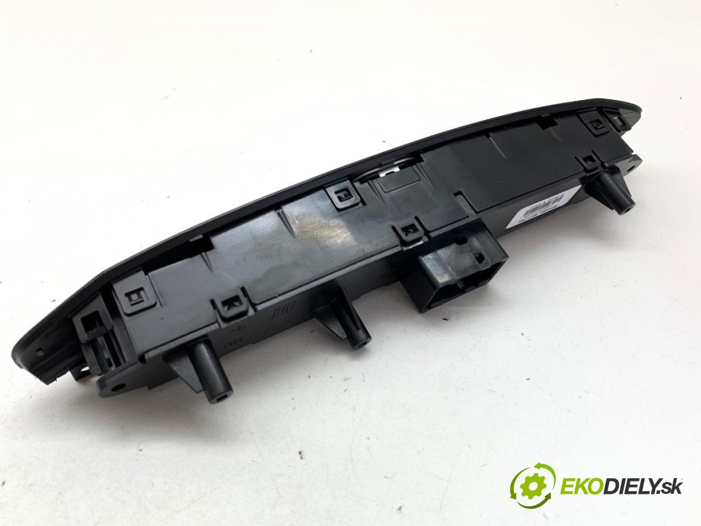 FIAT GRANDE PUNTO liftback 2015 55 kW 1.3 D Multijet 1248 přepínač Panel 735591688