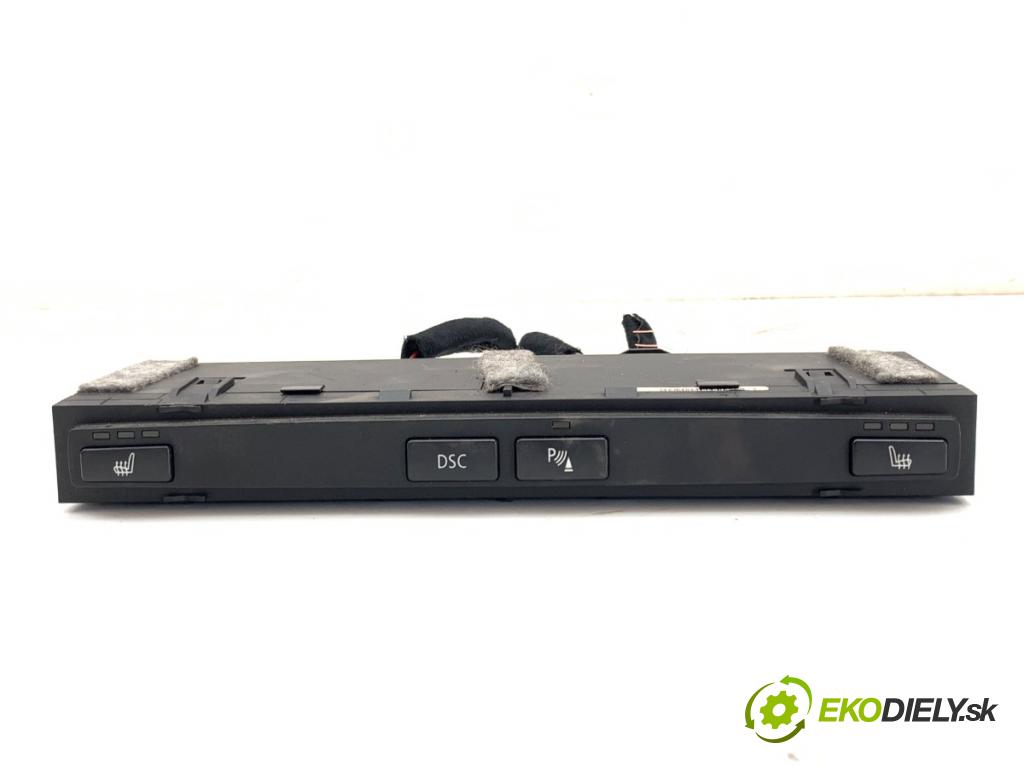 BMW E60 sedan 2004 160 kW 530 d 2993 přepínač ohřívání sedačky 6949453 (Páčky pod volantem)