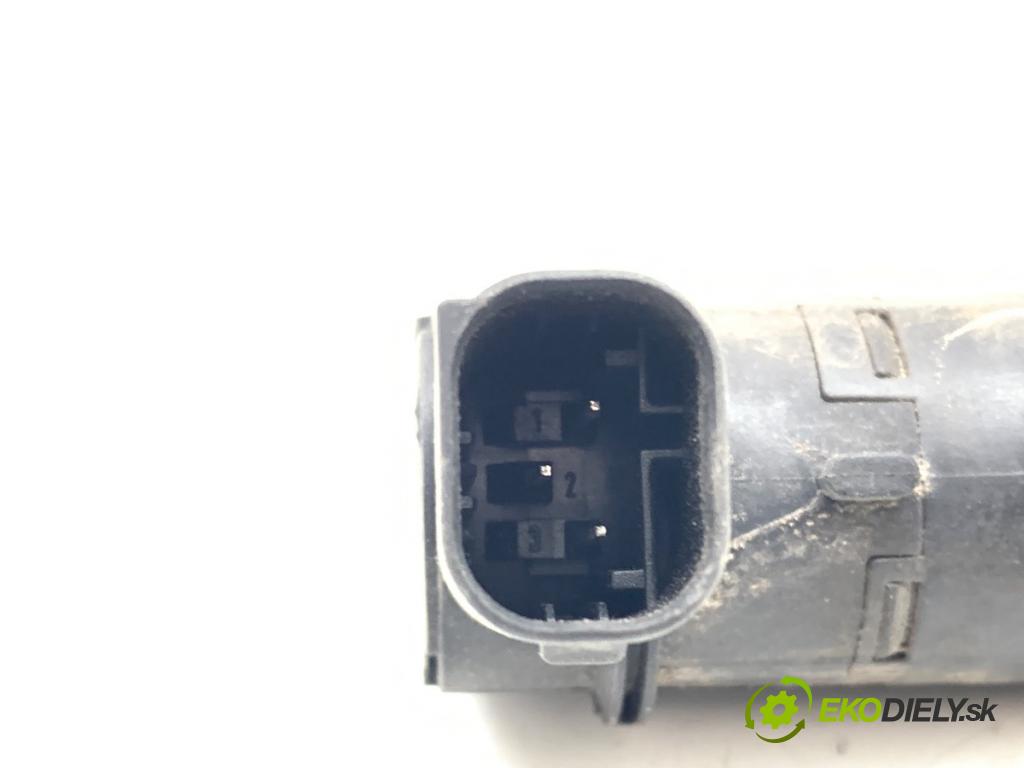 BMW E60 sedan 2004 160 kW 530 d 2993 snímač PDC 6913945