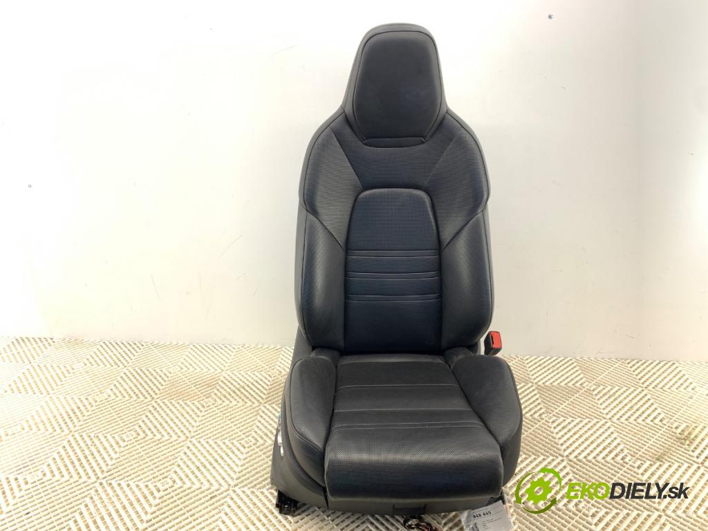 PORSCHE CAYENNE SUV 2017 250 kW 3.0 AWD (9YAAA1) 2995 Sedadlo pravy predný 