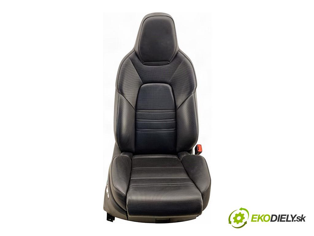 PORSCHE CAYENNE SUV 2017 250 kW 3.0 AWD (9YAAA1) 2995 Sedadlo pravy predný