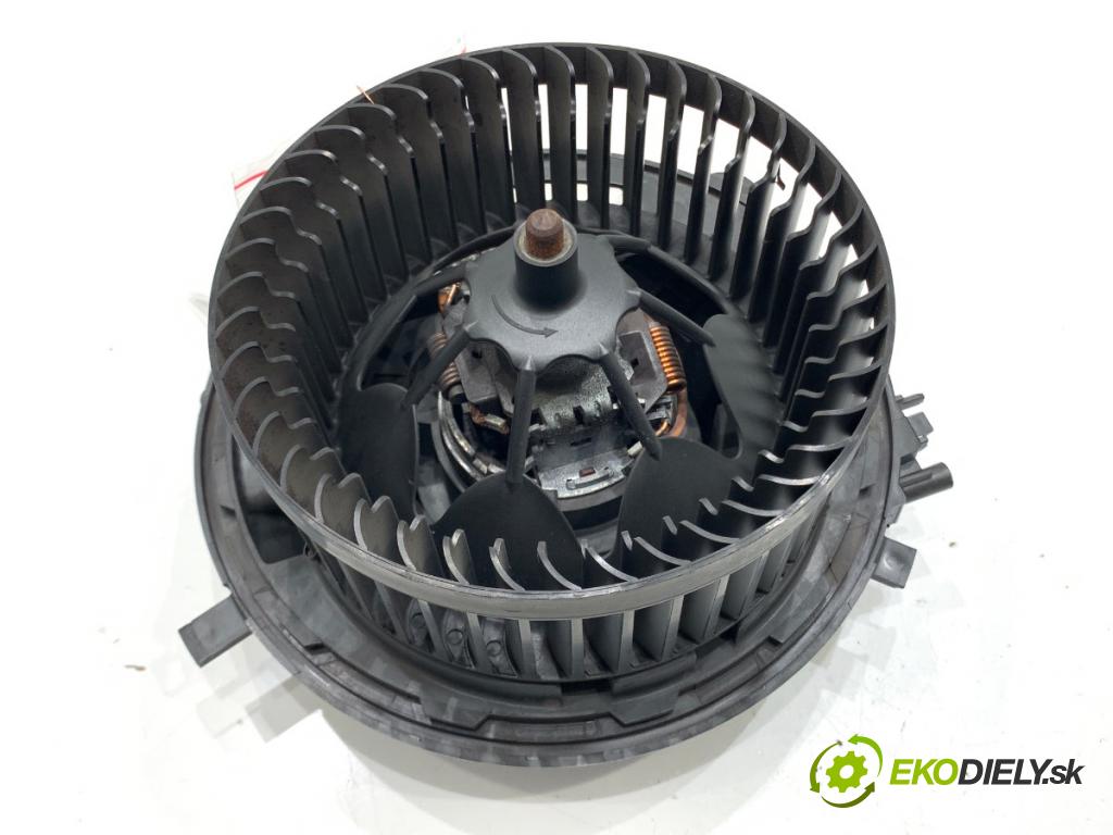 VW GOLF VII liftback 2014 77 kW 1.6 TDI 1598 ventilátor kúrenia 5Q0907521E
