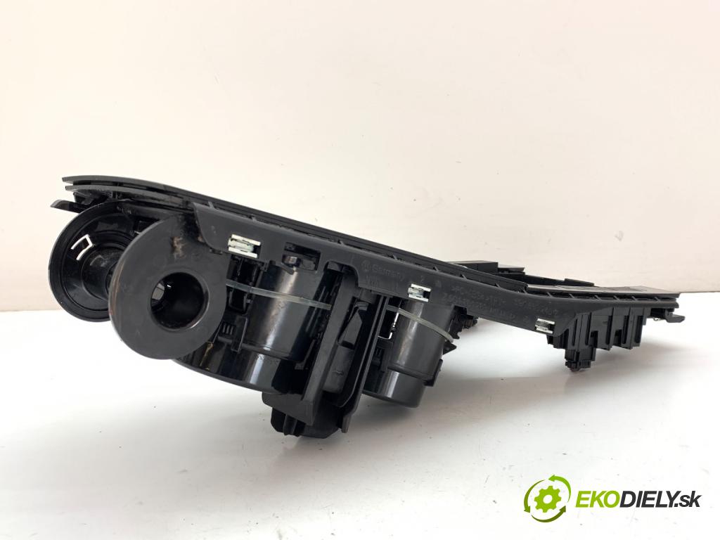 VW GOLF VII liftback 2014 77 kW 1.6 TDI 1598 držák na nápoje 5G1864263AM (Držák nápojů)