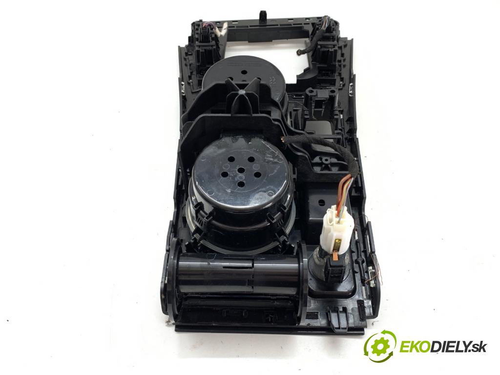 VW GOLF VII liftback 2014 77 kW 1.6 TDI 1598 držák na nápoje 5G1864263AM (Držák nápojů)