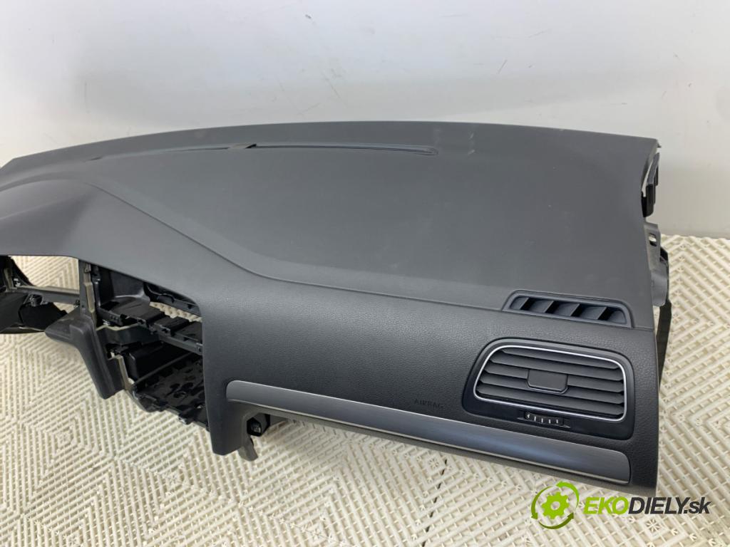 VW GOLF VII liftback 2014 77 kW 1.6 TDI 1598 Palubná doska (Palubná doska)