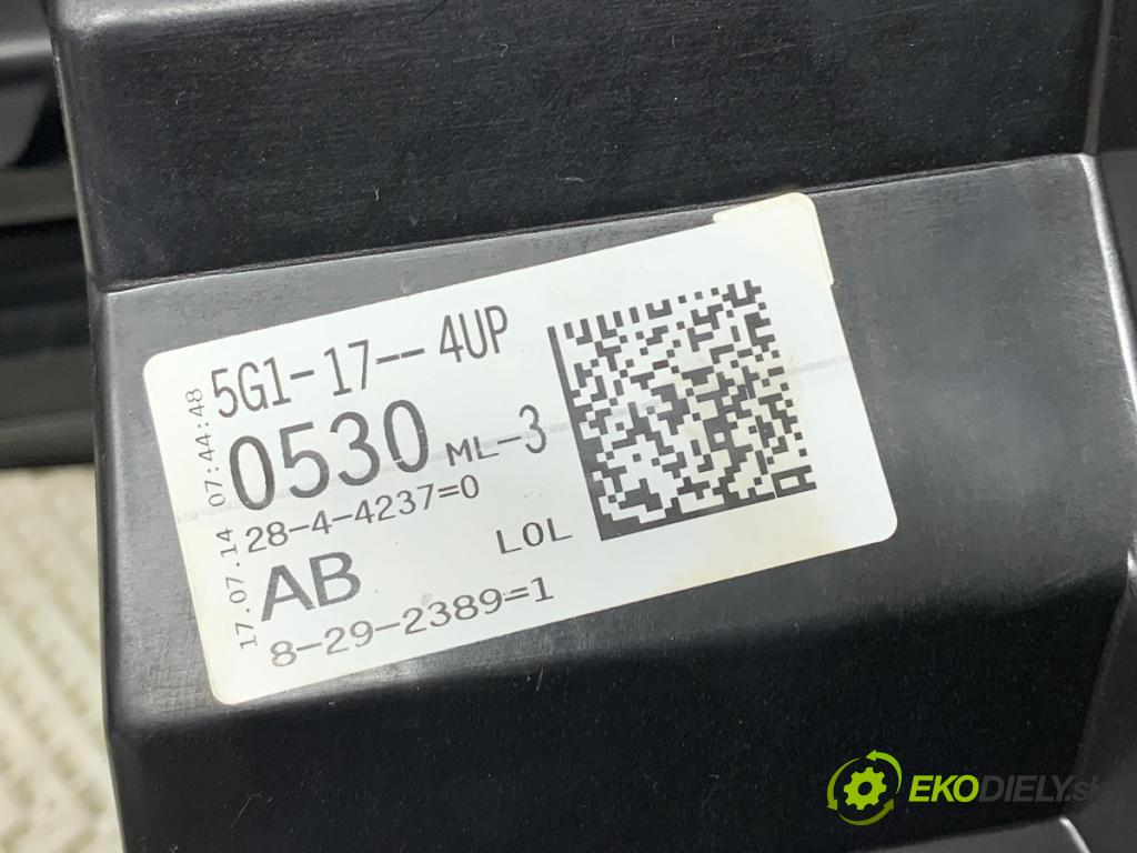 VW GOLF VII liftback 2014 77 kW 1.6 TDI 1598 Palubná doska (Palubná doska)