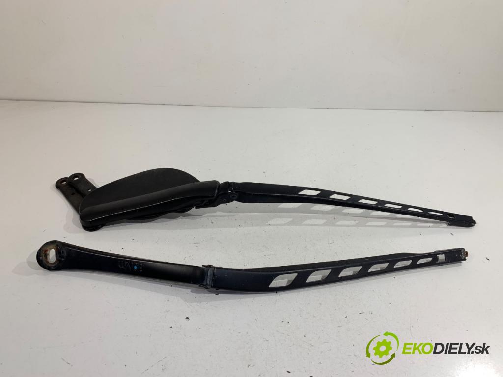 BMW E60 sedan 2004 160 kW 530 d 2993 Rameno stierače predný 7035103