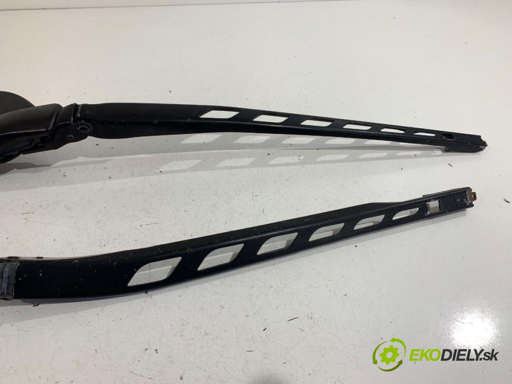 BMW E60 sedan 2004 160 kW 530 d 2993 Rameno stierače predný 7035103