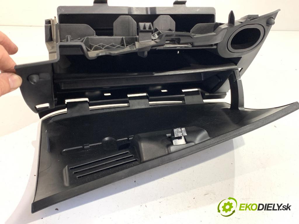 FIAT GRANDE PUNTO liftback 2015 55 kW 1.3 D Multijet 1248 přihrádka kastlík spolujezdce 735485660 (Přihrádka (kastlík))
