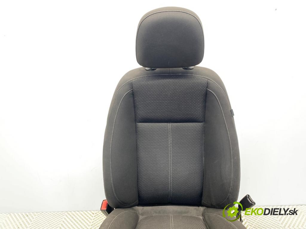 OPEL ASTRA J Kombi 2014 100 kW 1.6 CDTi (35) 1598 sedadlo levý přední část
