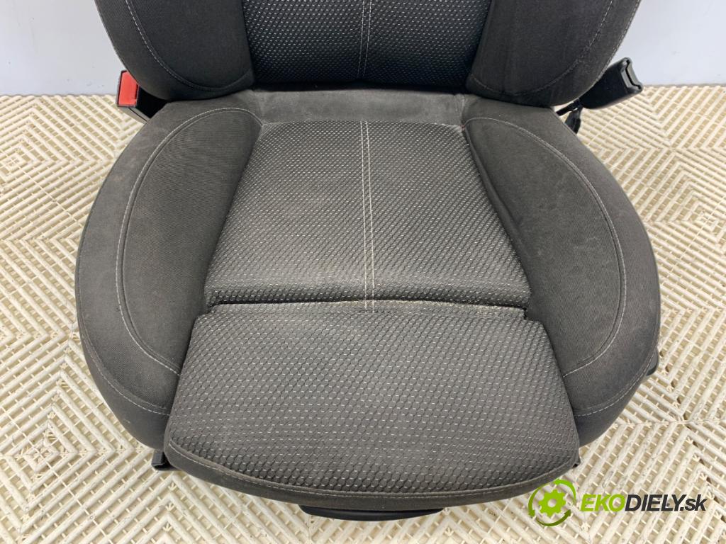 OPEL ASTRA J Kombi 2014 100 kW 1.6 CDTi (35) 1598 sedadlo levý přední část