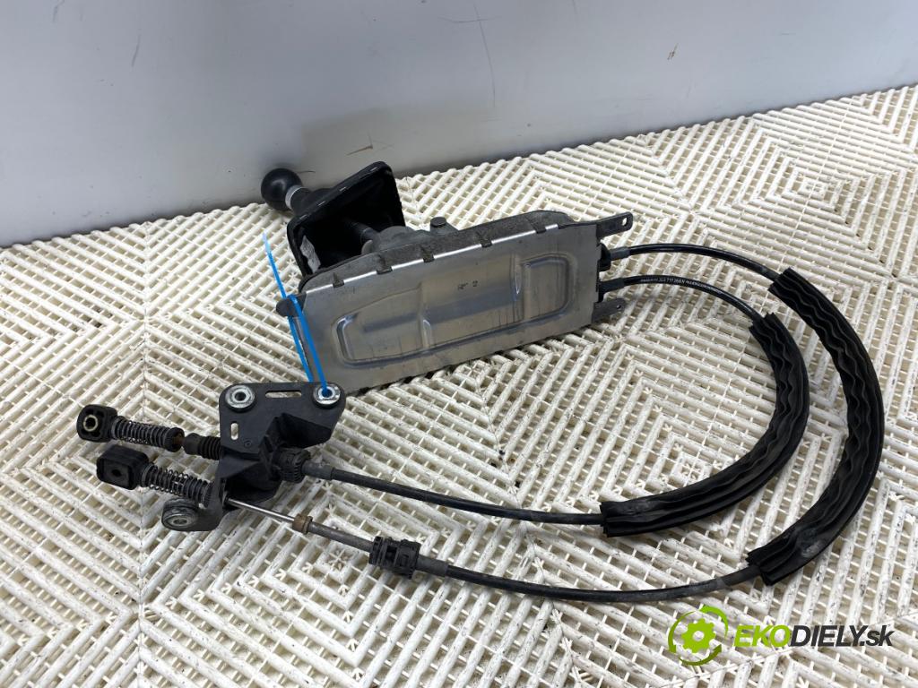 VW PASSAT B7 Kombi 2012 125 kW 2.0 TDI 1968 kulisa 3C0711049AG (Řadicí páka (kulisa) )