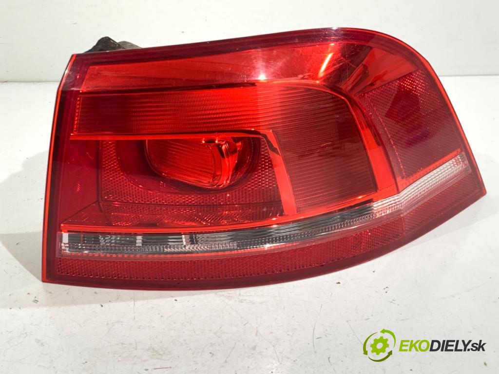 VW PASSAT B7 Kombi 2012 125 kW 2.0 TDI 1968 světlo pravý zadní část 3AF945096E