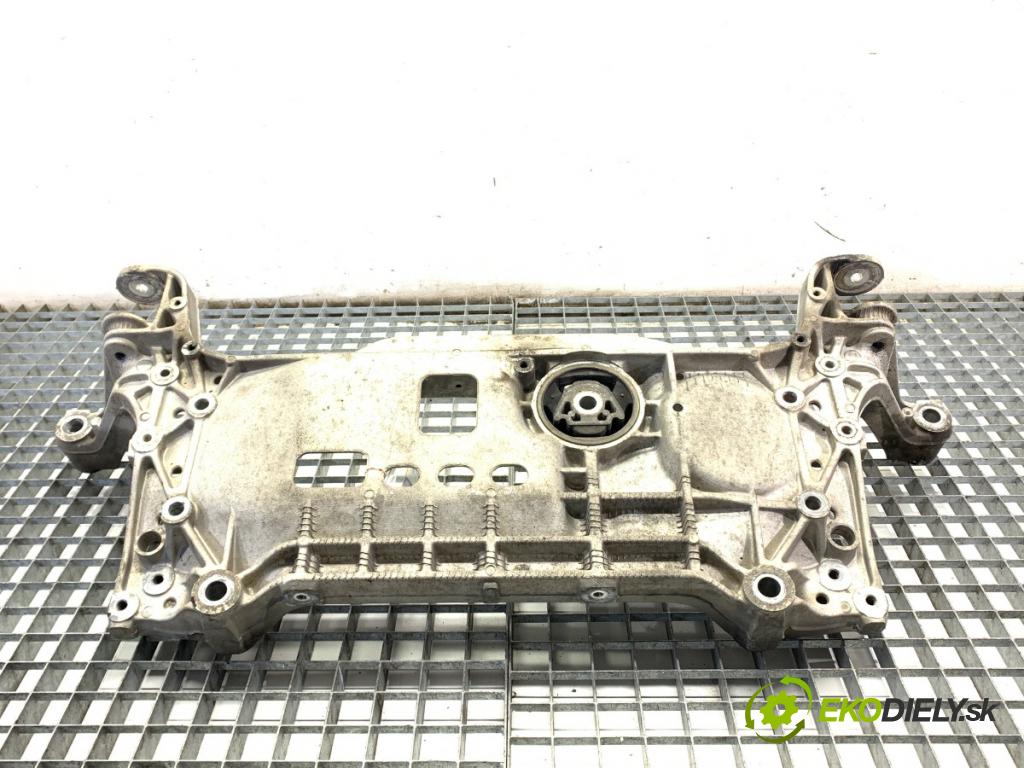 VW PASSAT B7 Kombi 2012 125 kW 2.0 TDI 1968 výztuha pod motor 7N0199369A (Přední výztuha)