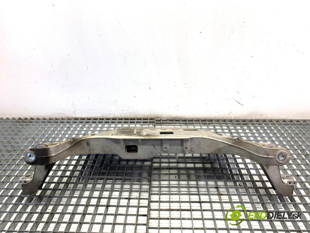 VW PASSAT B7 Kombi 2012 125 kW 2.0 TDI 1968 výztuha pod motor 7N0199369A (Přední výztuha)